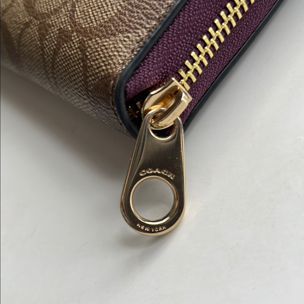 Coach Brown Signature Wallet - Picture 4 of 10